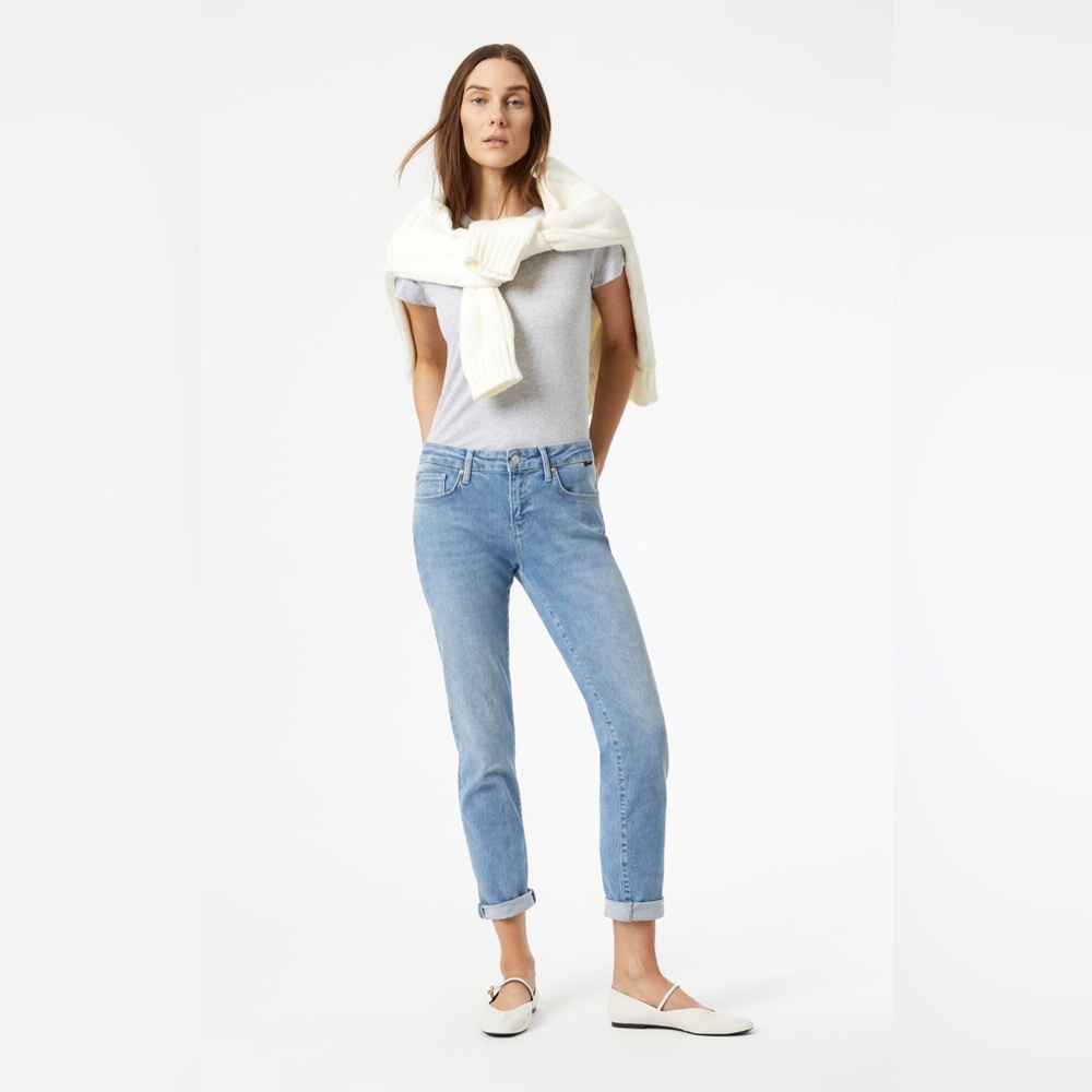 Mavi - never worn, boyfriend jeans in light wash